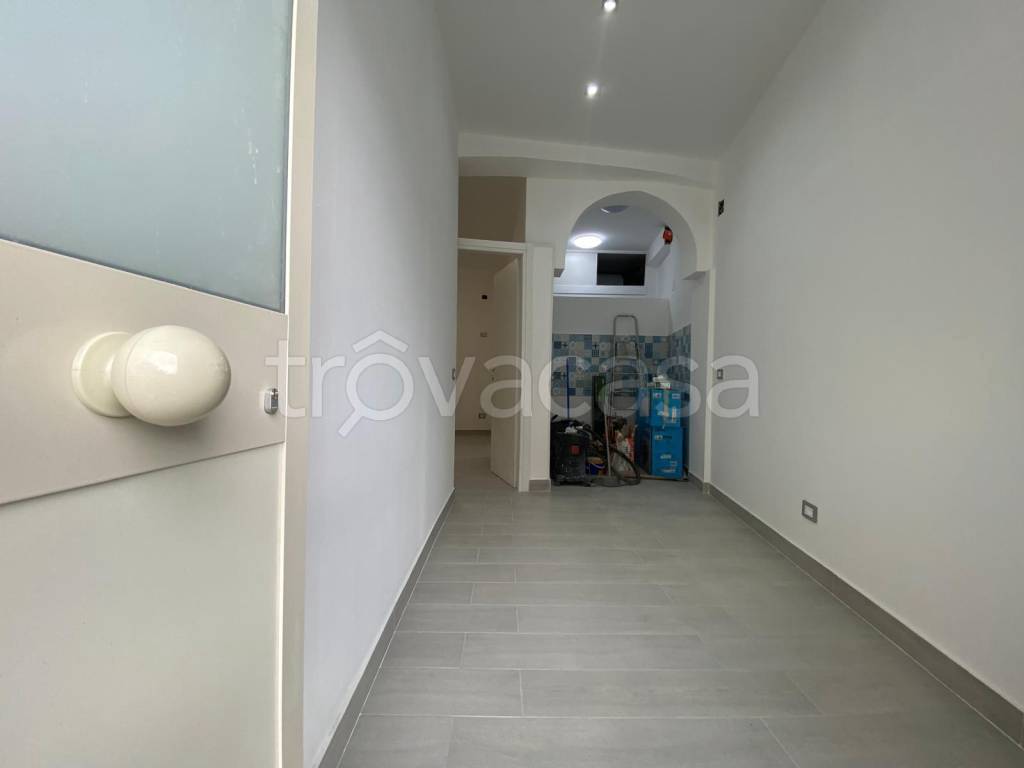 negozio in vendita a Messina in zona Santissima Annunziata