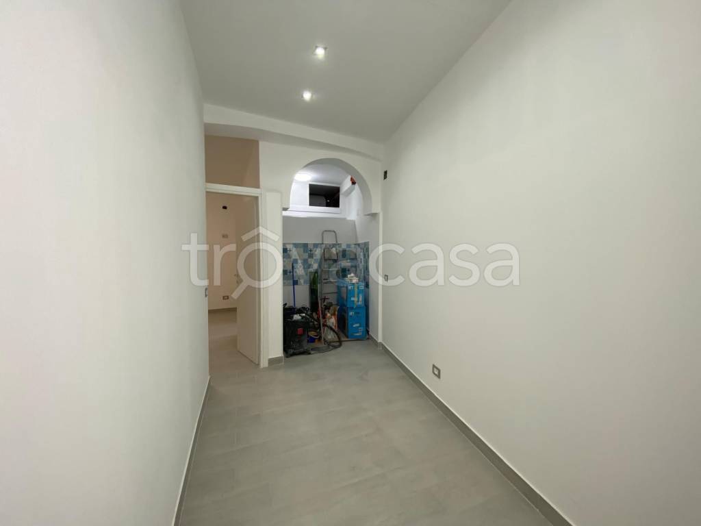 negozio in vendita a Messina in zona Santissima Annunziata