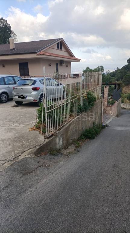 casa indipendente in vendita a Messina in zona Santissima Annunziata