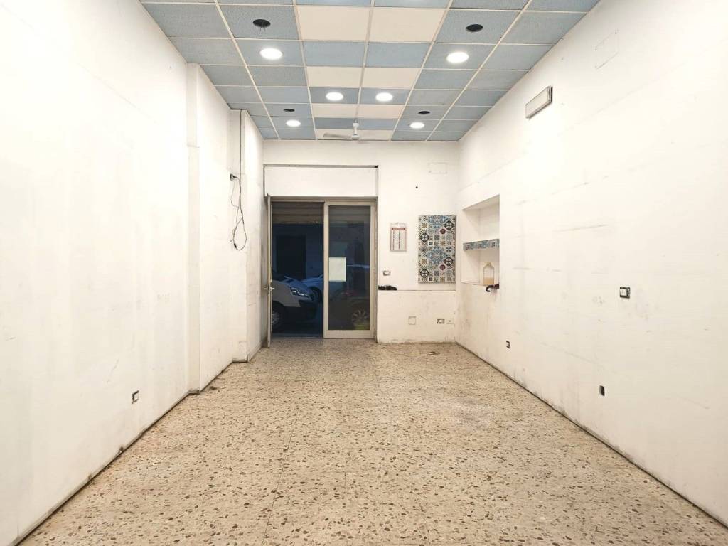 negozio in vendita a Messina in zona Santa Margherita