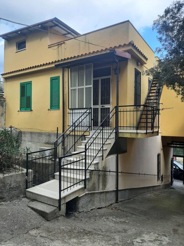 appartamento in vendita a Messina in zona Santa Lucia