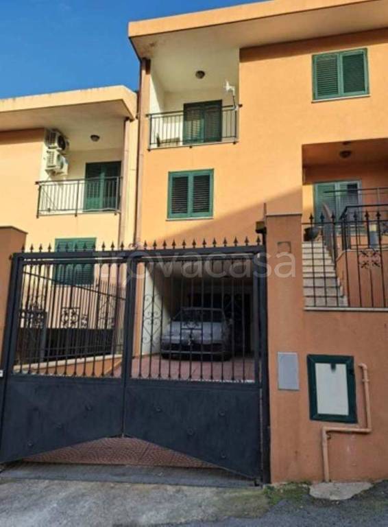 casa indipendente in vendita a Messina in zona Santa Lucia