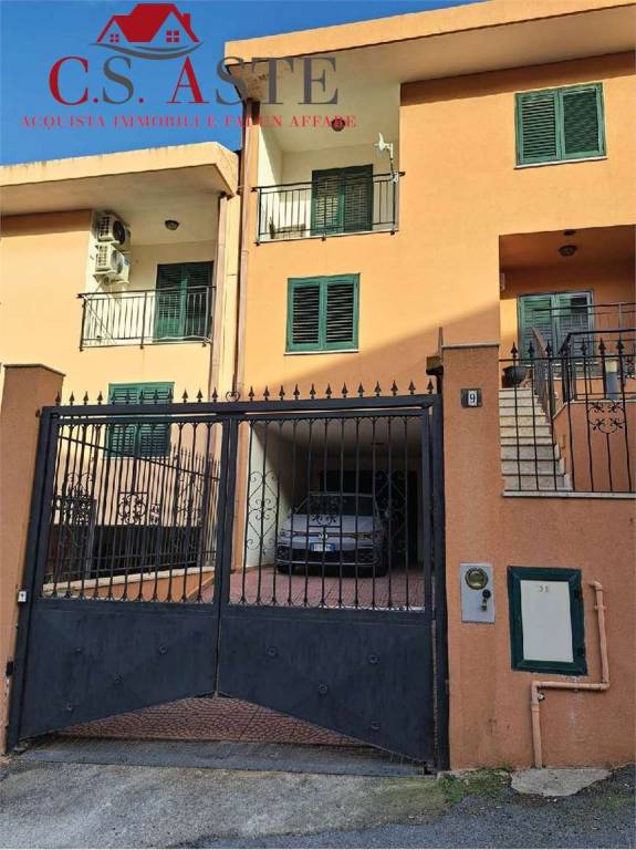casa indipendente in vendita a Messina in zona Santa Lucia