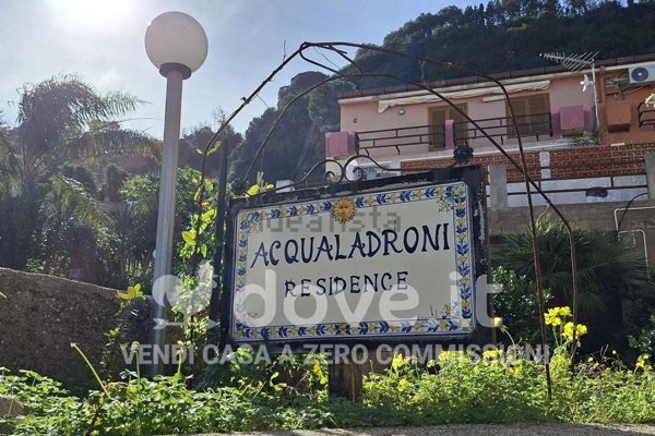 appartamento in vendita a Messina in zona Acqualadroni