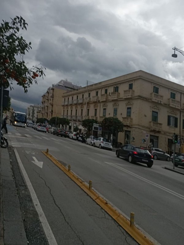 locale commerciale in vendita a Messina in zona Centro Storico