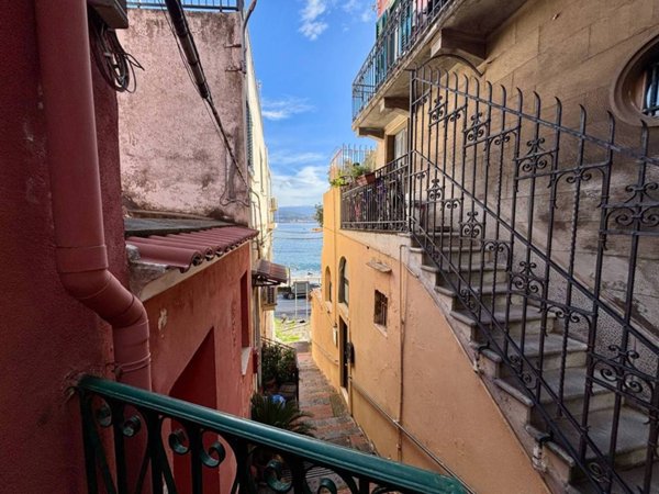 casa indipendente in vendita a Messina in zona Santissima Annunziata