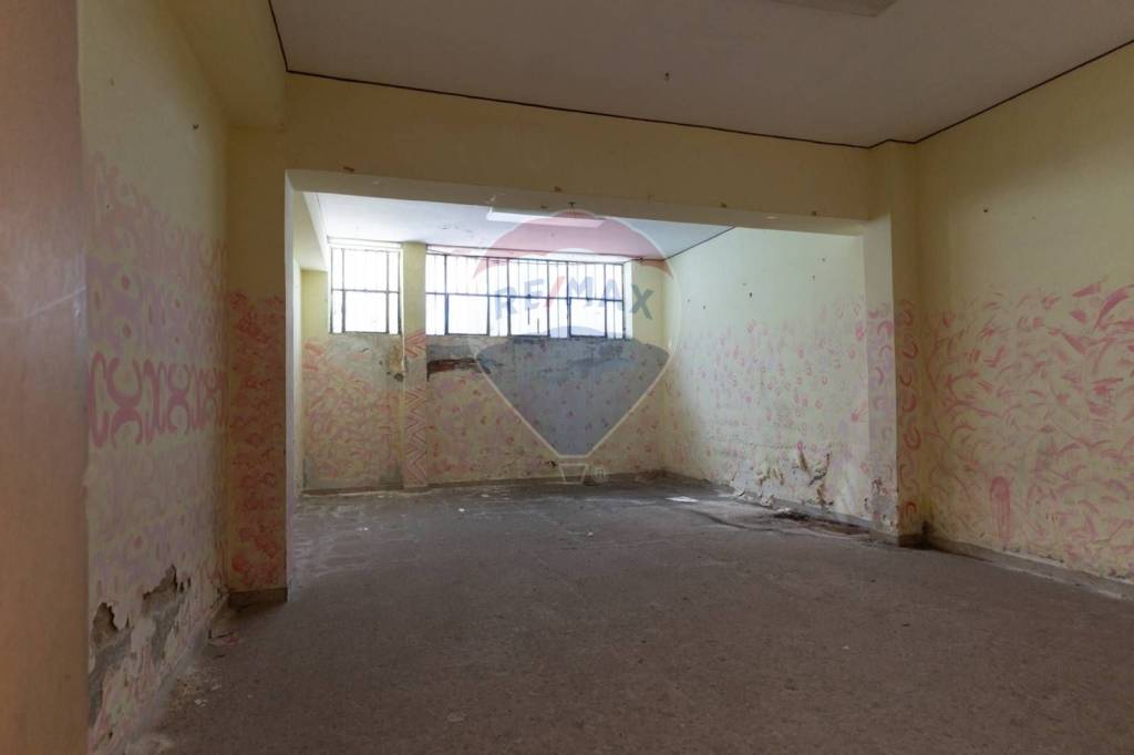 locale commerciale in vendita a Messina in zona Santa Margherita