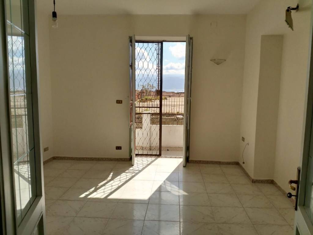 appartamento in vendita a Messina in zona Camaro