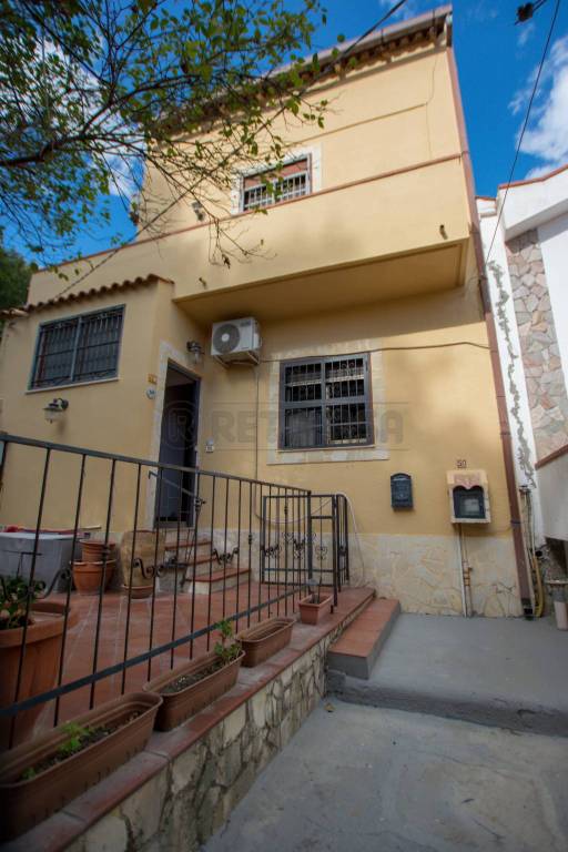 casa indipendente in vendita a Messina in zona Camaro