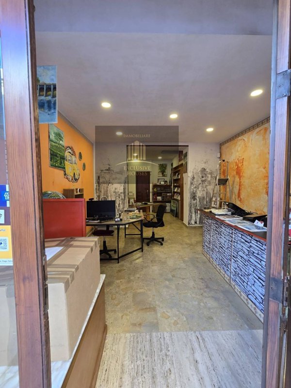 locale commerciale in vendita a Messina in zona Centro Storico