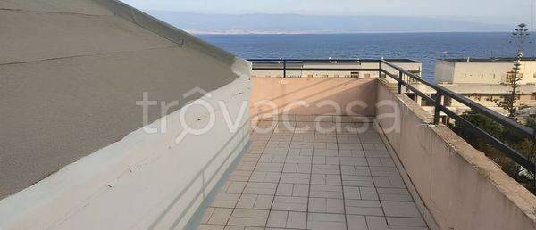 appartamento in vendita a Messina in zona Mili Marina