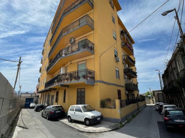 locale commerciale in vendita a Messina