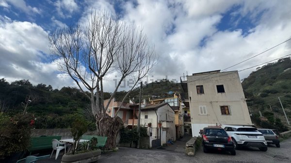 casa indipendente in vendita a Messina in zona Galati / Mili San Marco