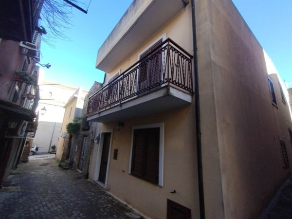 casa indipendente in vendita a Messina in zona Gesso