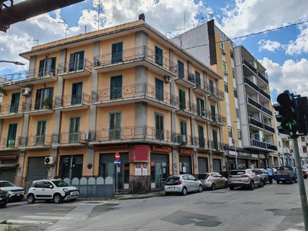 negozio in vendita a Messina in zona Gazzi