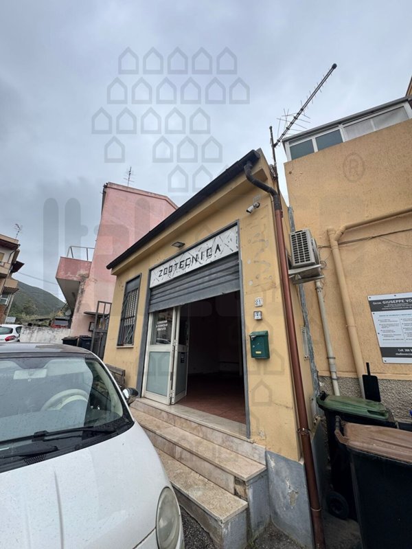 locale commerciale in vendita a Messina in zona Curcuraci
