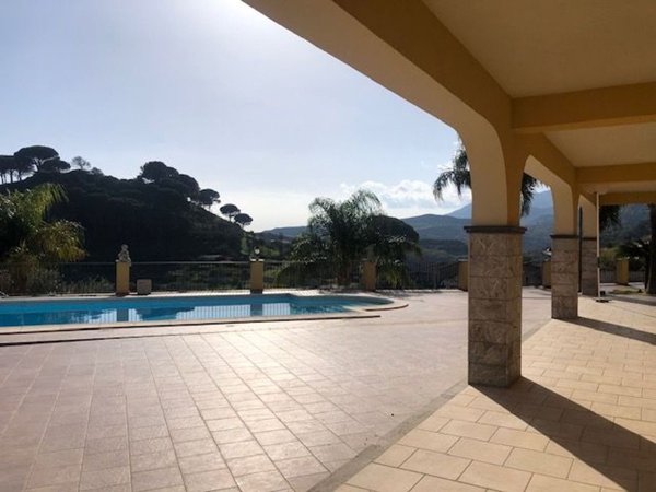 casa indipendente in vendita a Messina in zona Centro Storico