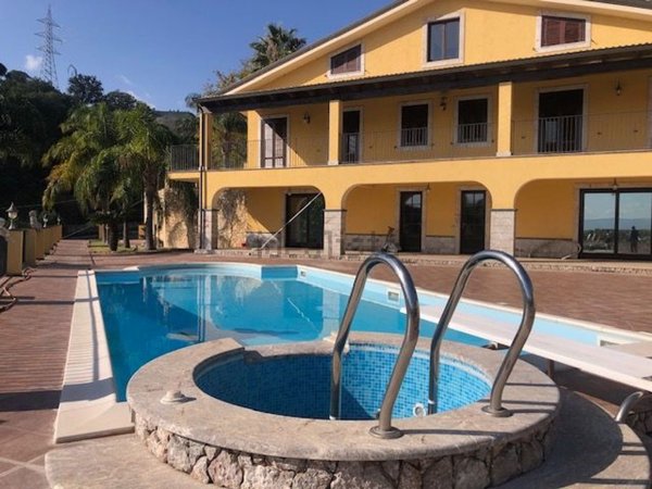 casa indipendente in vendita a Messina in zona Centro Storico