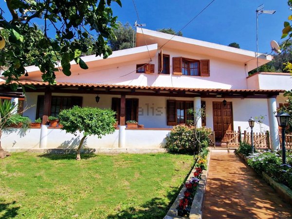 casa indipendente in vendita a Messina in zona Centro Storico