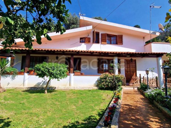 casa indipendente in vendita a Messina in zona Centro Storico