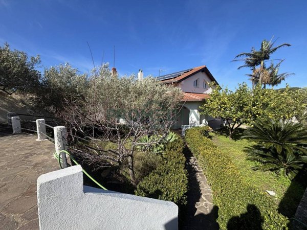 casa indipendente in vendita a Messina in zona Spartà