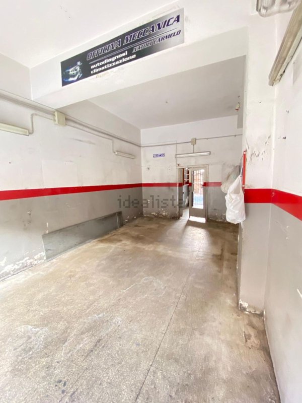 locale commerciale in vendita a Messina in zona Tremestieri