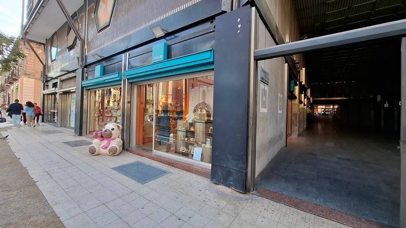 negozio in vendita a Messina in zona Centro Storico