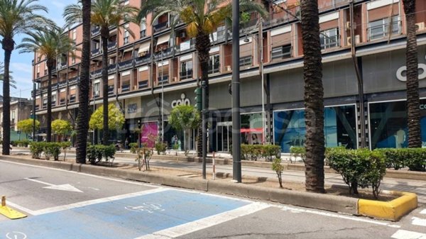 negozio in vendita a Messina in zona Centro Storico