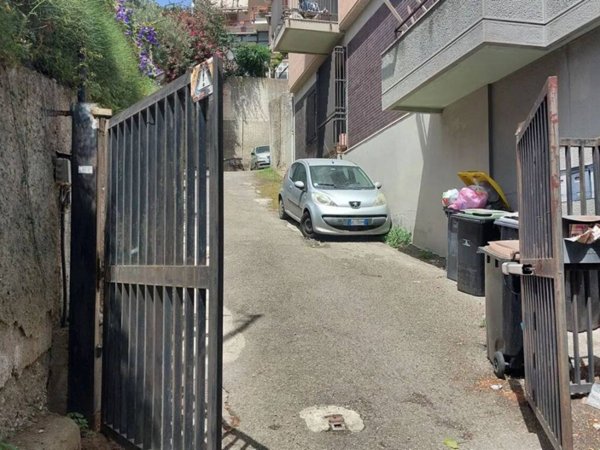 negozio in vendita a Messina in zona Santissima Annunziata