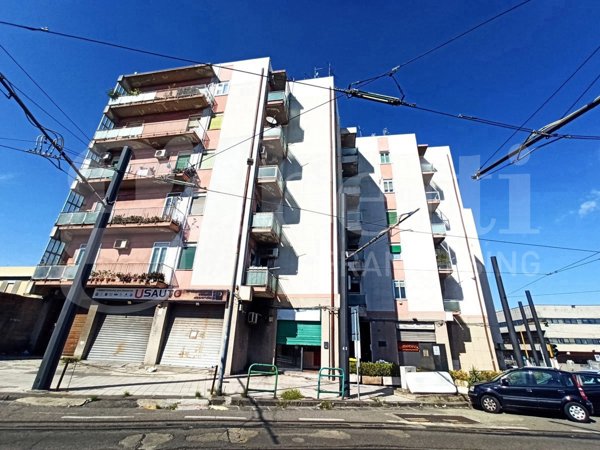 locale commerciale in vendita a Messina in zona Gazzi