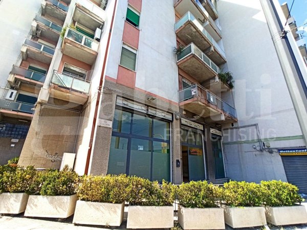 locale commerciale in vendita a Messina in zona Gazzi