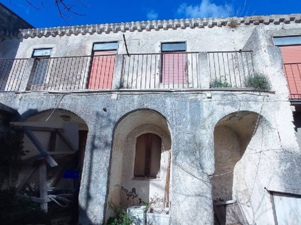 intera palazzina in vendita a Messina in zona Larderia