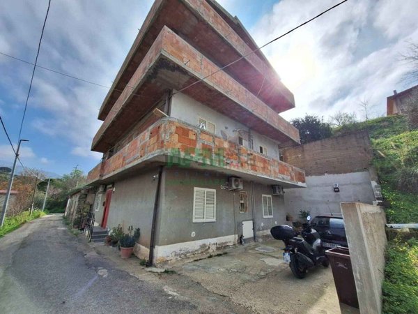 casa indipendente in vendita a Messina
