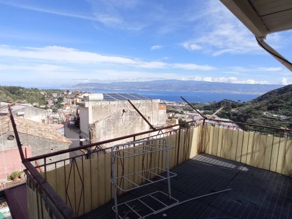 casa indipendente in vendita a Messina in zona Larderia