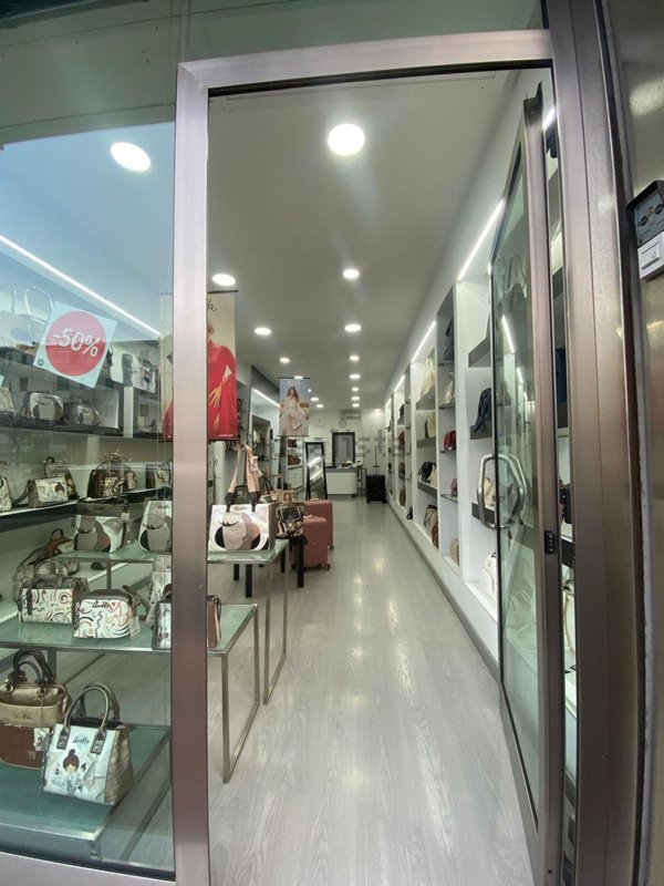 locale commerciale in vendita a Messina in zona Minissale