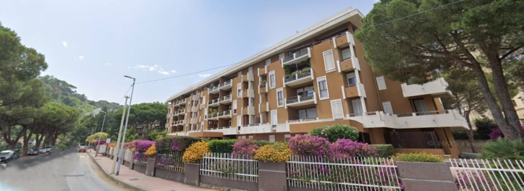 locale commerciale in vendita a Messina in zona Paradiso