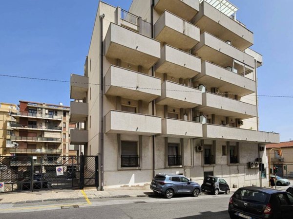 locale commerciale in vendita a Messina