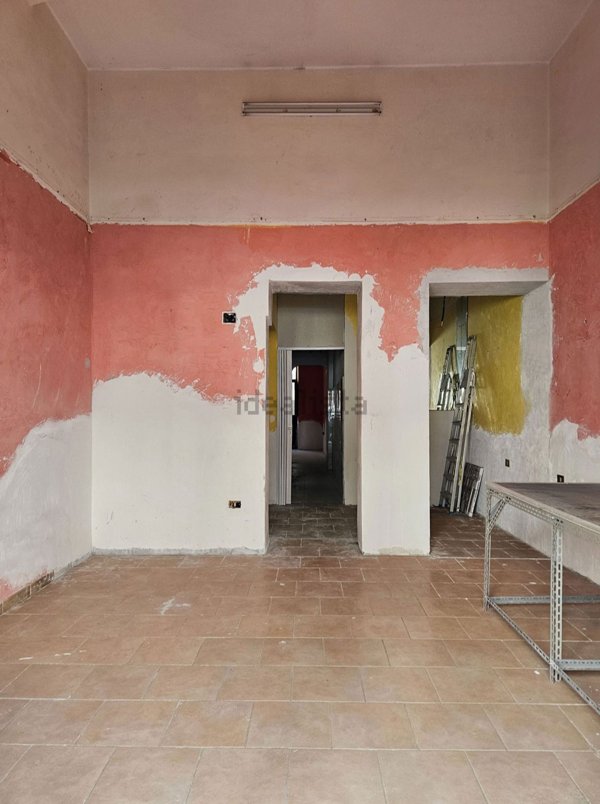 locale commerciale in vendita a Messina