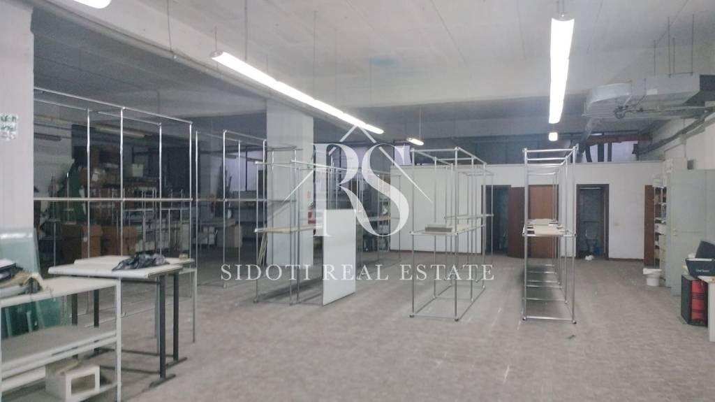 locale commerciale in vendita a Messina in zona Gazzi