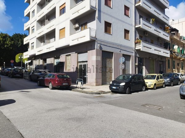 locale commerciale in vendita a Messina in zona Centro Storico