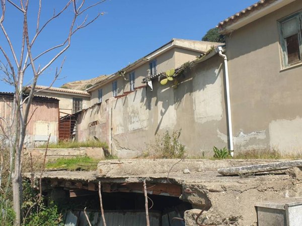 locale commerciale in vendita a Messina in zona Ganzirri