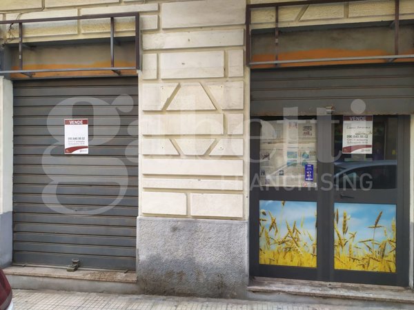 locale commerciale in vendita a Messina in zona Centro Storico
