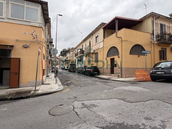 locale commerciale in vendita a Messina