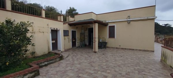 casa indipendente in vendita a Messina in zona Paradiso