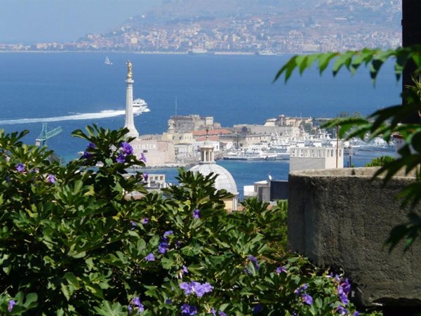 casa indipendente in vendita a Messina in zona Centro Storico