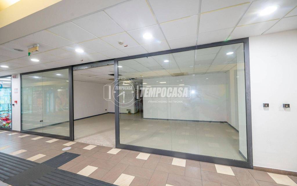 negozio in vendita a Messina in zona Tremestieri