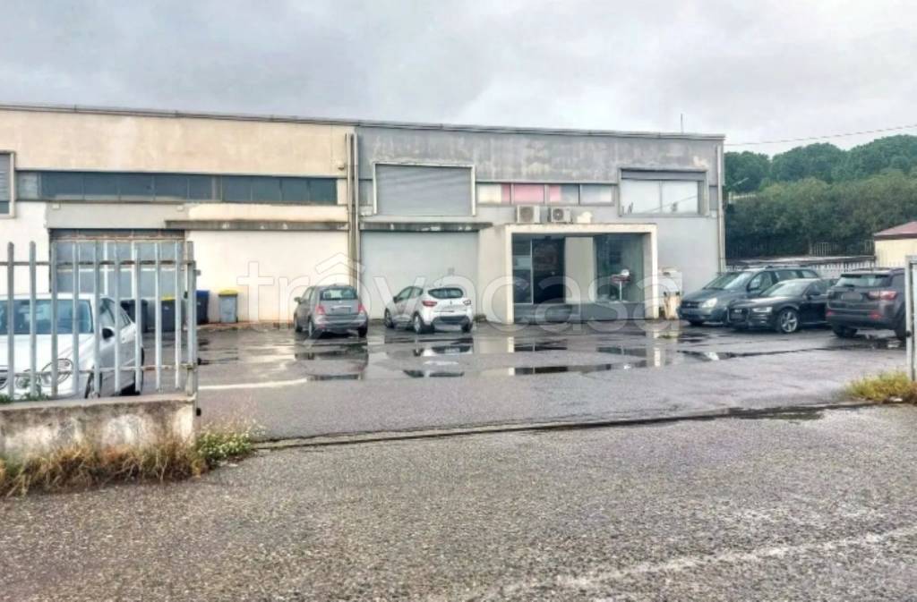capannone in vendita a Messina in zona Larderia