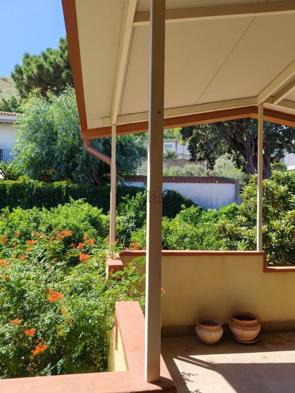 casa indipendente in vendita a Messina in zona Mortelle