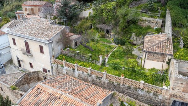 casa indipendente in vendita a Messina in zona Castanea delle Furie