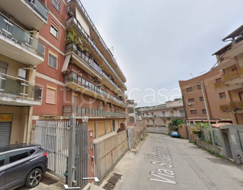 locale commerciale in vendita a Messina